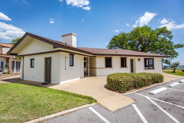 527 Front Beach Drive, 29, Ocean Springs, MS 39564
