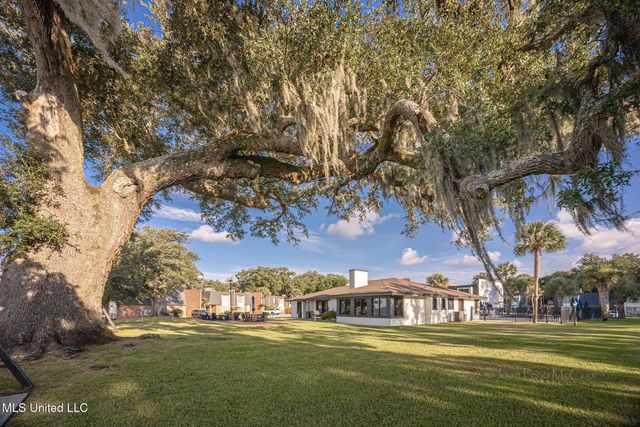 527 Front Beach Drive, 29, Ocean Springs, MS 39564