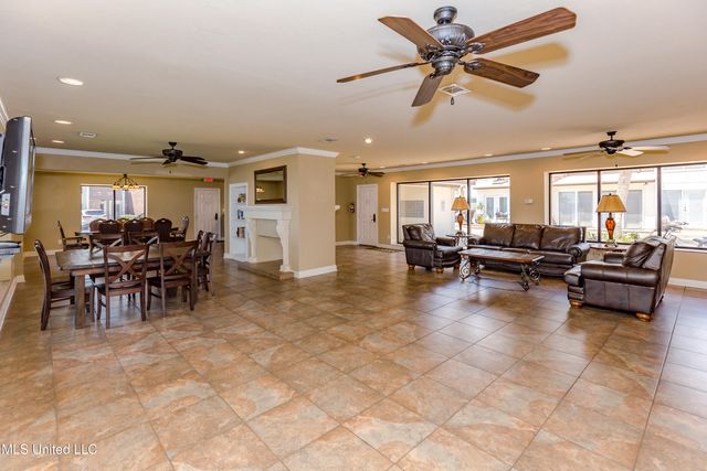 527 Front Beach Drive, 29, Ocean Springs, MS 39564