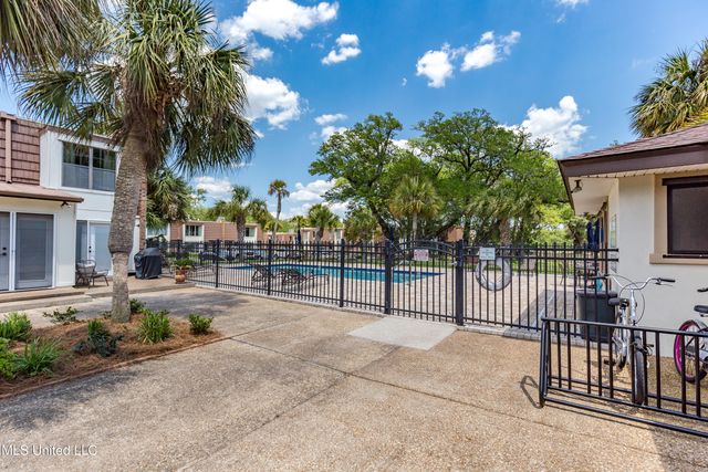 527 Front Beach Drive, 29, Ocean Springs, MS 39564