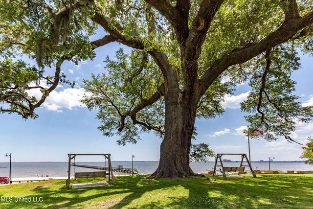 527 Front Beach Drive, 29, Ocean Springs, MS 39564