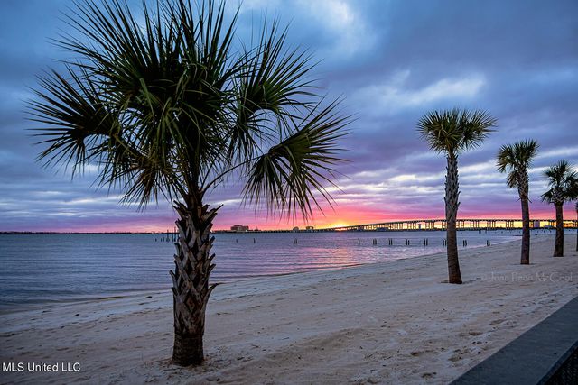 527 Front Beach Drive, 29, Ocean Springs, MS 39564