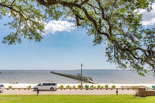 527 Front Beach Drive, 29, Ocean Springs, MS 39564