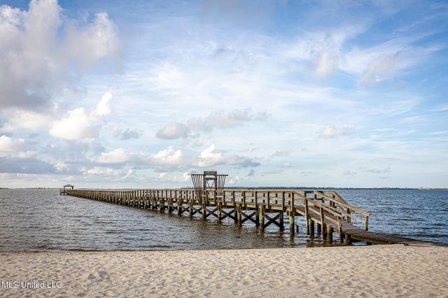 527 Front Beach Drive, 29, Ocean Springs, MS 39564