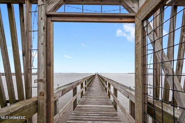 527 Front Beach Drive, 29, Ocean Springs, MS 39564