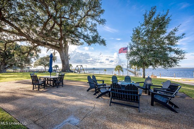 527 Front Beach Drive, 29, Ocean Springs, MS 39564