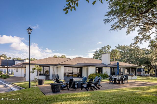 527 Front Beach Drive, 29, Ocean Springs, MS 39564