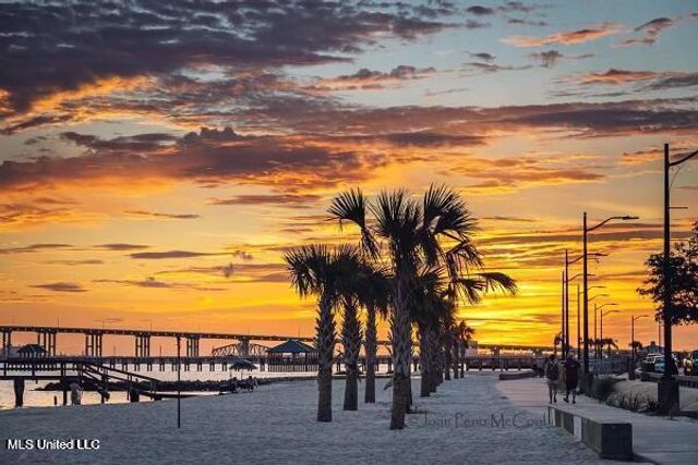 527 Front Beach Drive, 29, Ocean Springs, MS 39564