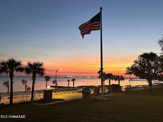 527 Front Beach Drive, 29, Ocean Springs, MS 39564