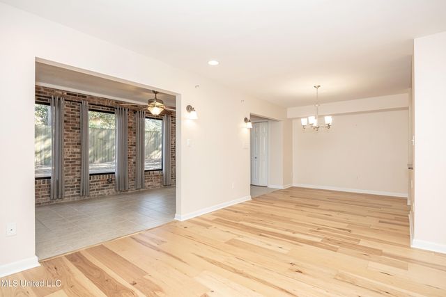 527 Front Beach Drive, 29, Ocean Springs, MS 39564