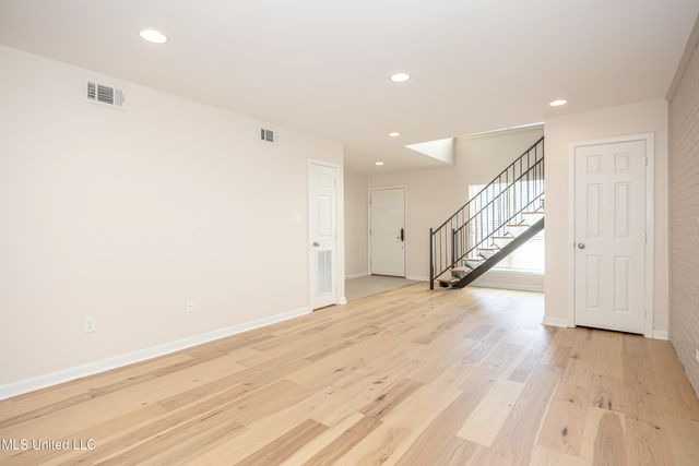 527 Front Beach Drive, 29, Ocean Springs, MS 39564