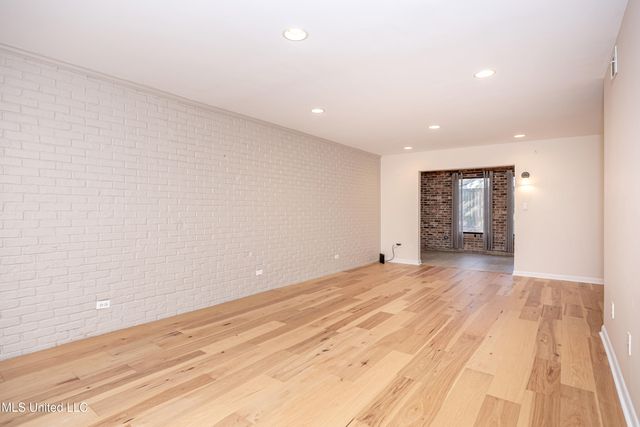 527 Front Beach Drive, 29, Ocean Springs, MS 39564