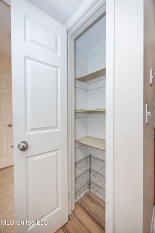 527 Front Beach Drive, 29, Ocean Springs, MS 39564