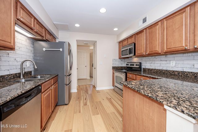 527 Front Beach Drive, 29, Ocean Springs, MS 39564