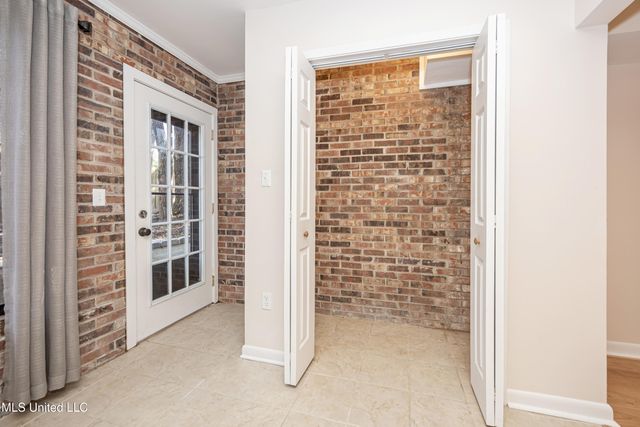 527 Front Beach Drive, 29, Ocean Springs, MS 39564