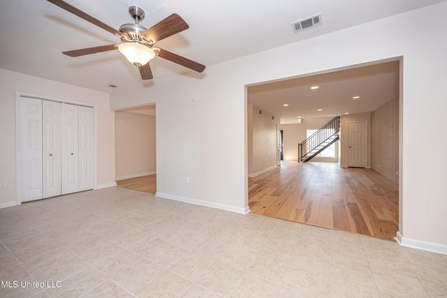 527 Front Beach Drive, 29, Ocean Springs, MS 39564