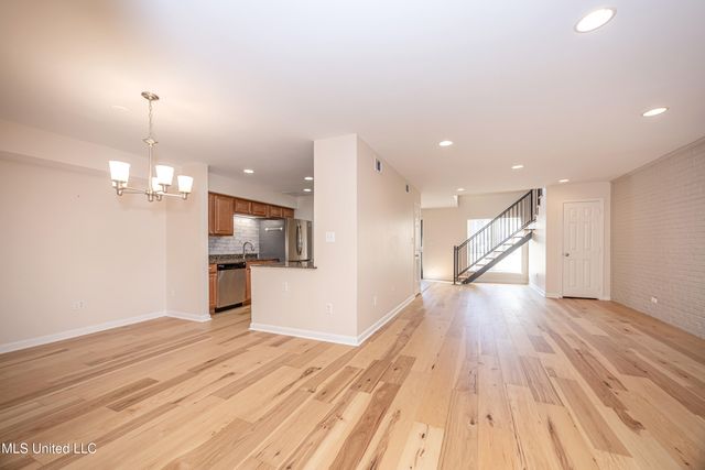 527 Front Beach Drive, 29, Ocean Springs, MS 39564