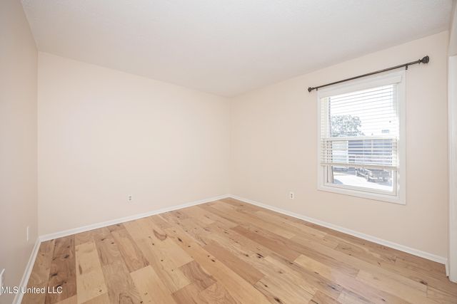 527 Front Beach Drive, 29, Ocean Springs, MS 39564