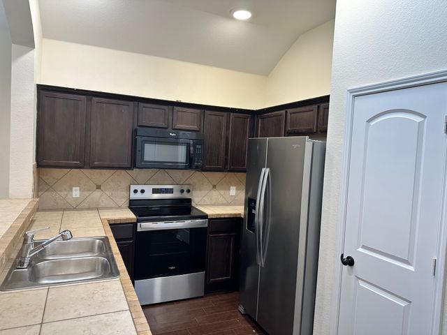 383 Orbit Drive, Lavon, TX 75166