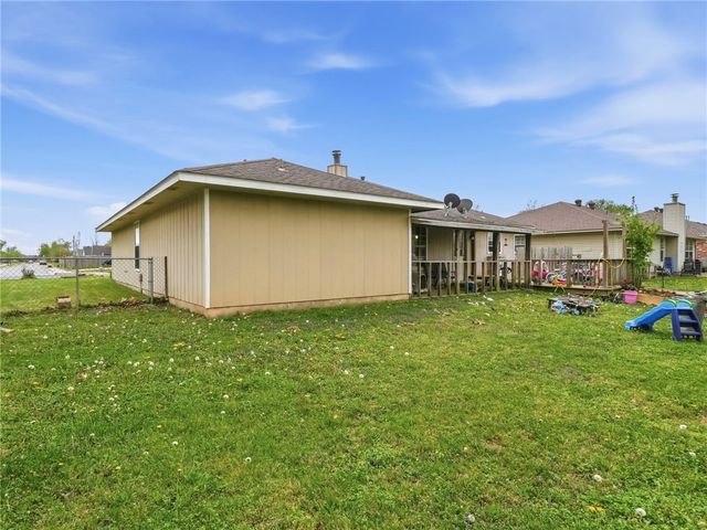 2701 W Easy Street, Rogers, AR 72756