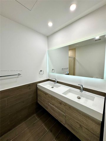 31 SE 5th Street 4214, Miami, FL 33131