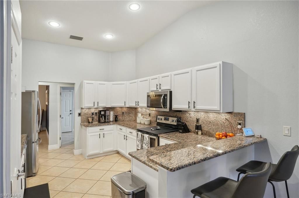 Image 12 of property listing at 3717 Agualinda BLVD, Cape Coral, FL 33914