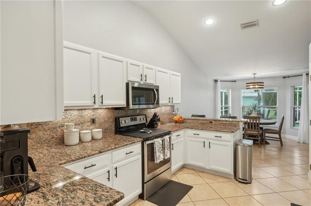 Image 13 of property listing at 3717 Agualinda BLVD, Cape Coral, FL 33914
