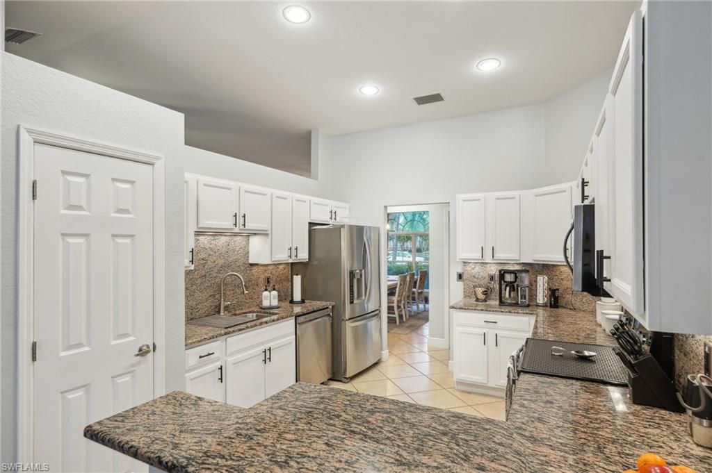 Image 14 of property listing at 3717 Agualinda BLVD, Cape Coral, FL 33914