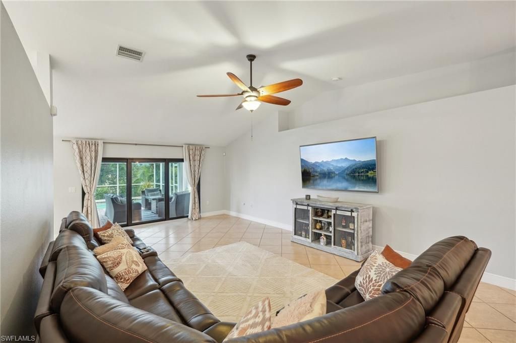 Image 7 of property listing at 3717 Agualinda BLVD, Cape Coral, FL 33914