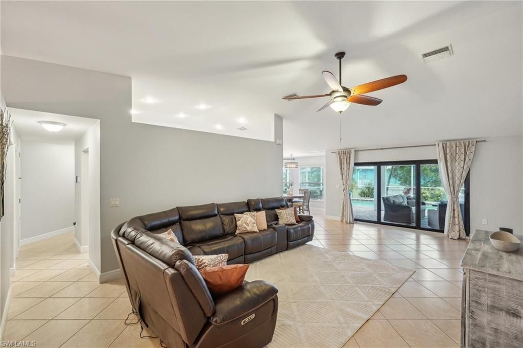 Image 8 of property listing at 3717 Agualinda BLVD, Cape Coral, FL 33914