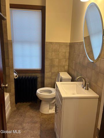 616 Kenwood Avenue, Bethlehem, NY 12054