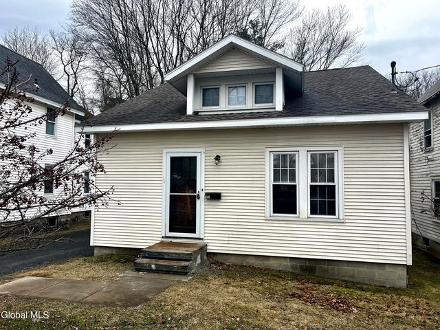 616 Kenwood Avenue, Bethlehem, NY 12054