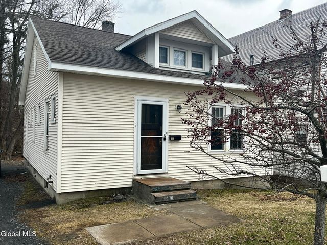 616 Kenwood Avenue, Bethlehem, NY 12054