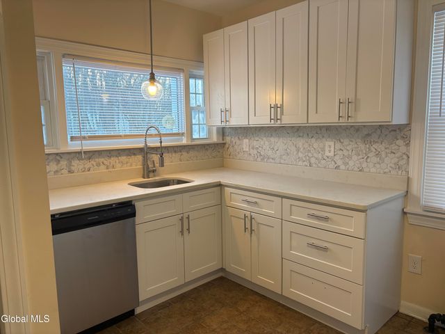 616 Kenwood Avenue, Bethlehem, NY 12054