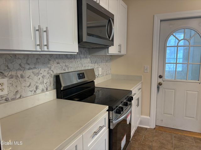 616 Kenwood Avenue, Bethlehem, NY 12054