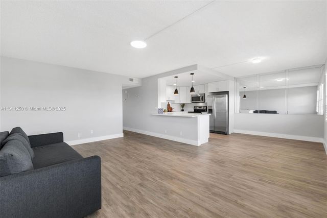 4025 Yarmouth B 4025, Boca Raton, FL 33434