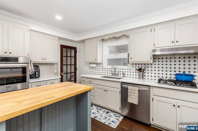 286 Willow Avenue, Lyndhurst, NJ 07071