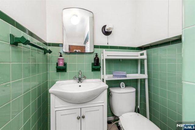 286 Willow Avenue, Lyndhurst, NJ 07071
