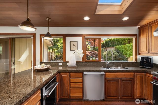 10250 SE 21st Street, Bellevue, WA 98004