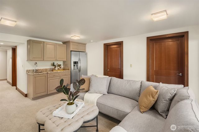 10250 SE 21st Street, Bellevue, WA 98004