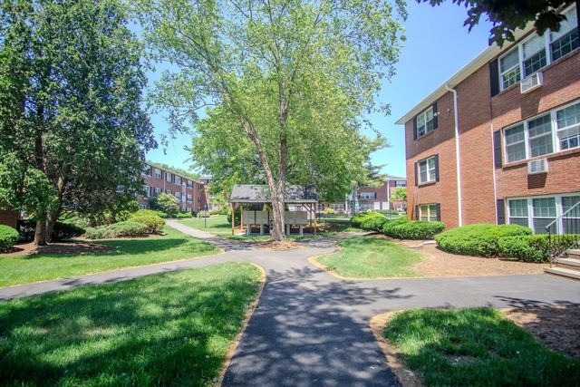 3 Tara Drive 4, Weymouth, MA 02188