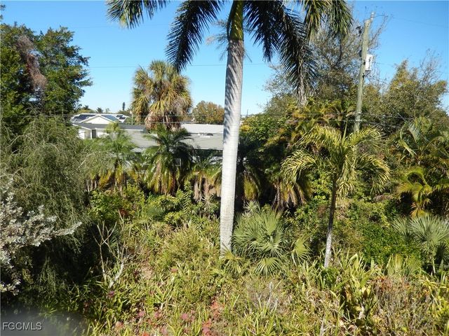 229 SE 46th LN, Cape Coral, FL 33904