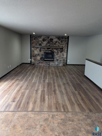 5808 W 32 St Street, Sioux Falls, SD 57106