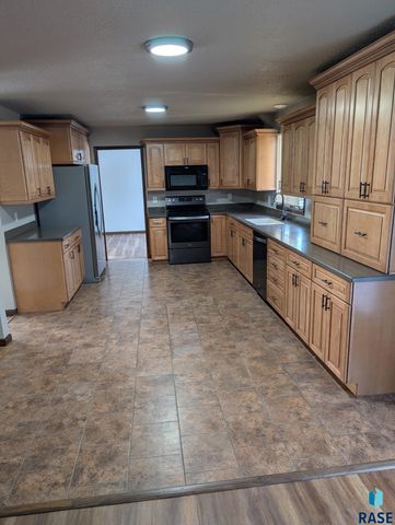 5808 W 32 St Street, Sioux Falls, SD 57106