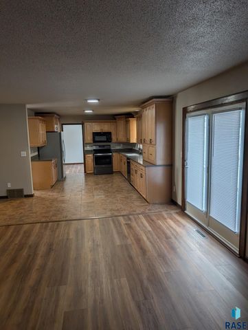 5808 W 32 St Street, Sioux Falls, SD 57106