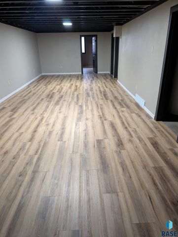 5808 W 32 St Street, Sioux Falls, SD 57106