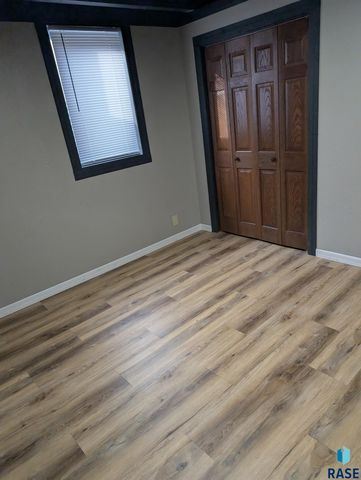 5808 W 32 St Street, Sioux Falls, SD 57106