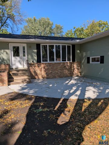 5808 W 32 St Street, Sioux Falls, SD 57106