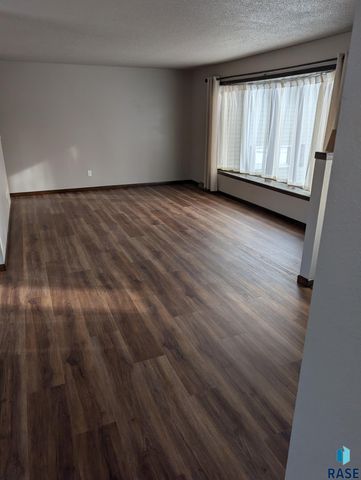 5808 W 32 St Street, Sioux Falls, SD 57106