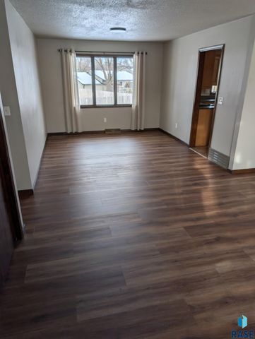 5808 W 32 St Street, Sioux Falls, SD 57106